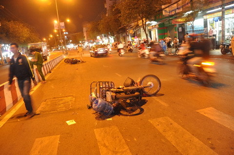 Hai tên cướp gây tai nạn trên đường tẩu thoát