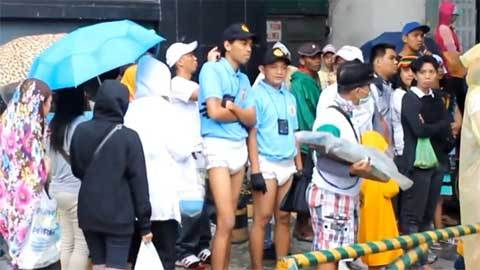 Cảnh sát Philippines: mặc bỉm làm nhiệm vụ