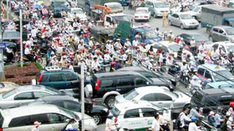 Từ chuyện chủ tịch tỉnh ra tay dẹp loạn