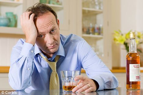 Làm việc càng nhiều, rượu bia càng lắm