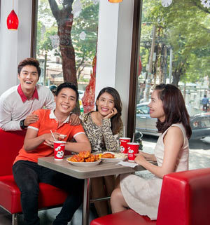 Dancer Lâm Vinh Hải la cà quán xá Sài thành