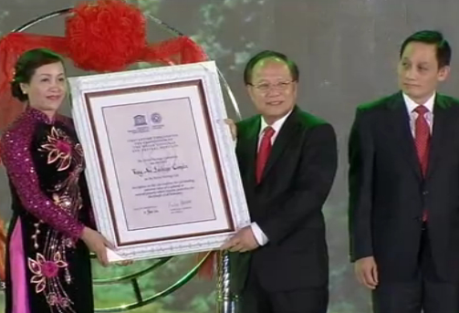 Tràng An đón nhận bằng di sản của UNESCO