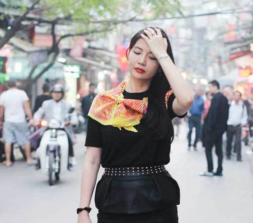 Street style bắt mắt với trang phục màu trầm của phái đẹp Hà Thành