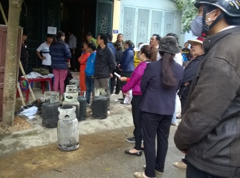 Cháy đại lý phân phối gas, cả khu phố náo loạn