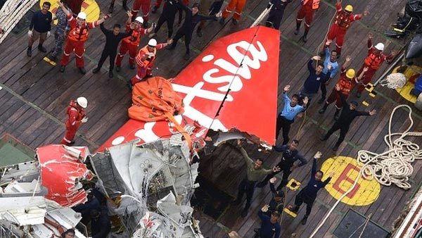 Tại sao chỉ mỗi QZ8501 lao xuống biển?