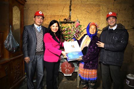 Tâm Bình giúp đồng bào dân tộc thiểu số đón Tết
