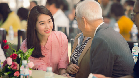 Đặng Thu Thảo mặc giản dị vẫn đẹp rạng ngời