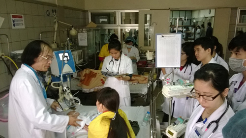 Giao mùa, trẻ viêm phổi đông nghẹt tại viện