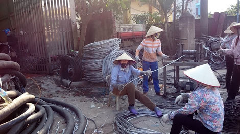 Bới vàng trong rác: Cả làng làm tỷ phú