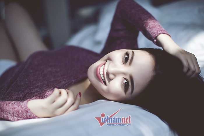 Hoa hậu Ngọc Anh vai trần gợi cảm