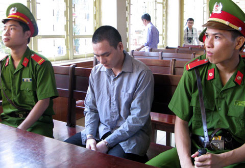 Vì sao thay chủ tọa xử “sát thủ” Lý Nguyễn Chung?