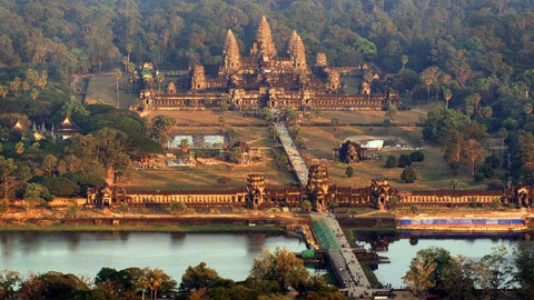 Bắt quả tang du khách chụp ảnh khỏa thân ở Angkor Wat