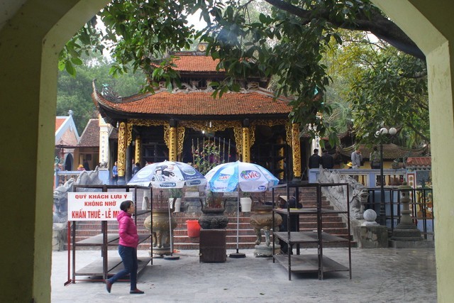 Đền Bà Chúa Kho vắng lặng, lễ 