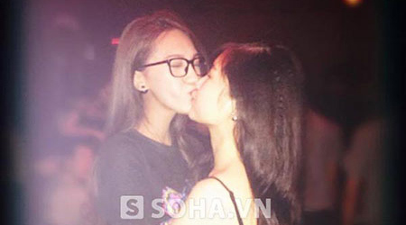 Lộ ảnh riêng tư gây sốc của Hương Tràm