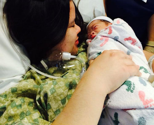 Đẻ ở Mỹ: Mẹ đi lại ngay một giờ sau sinh