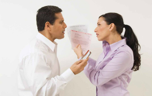 Hoảng vì vợ lén lút biếu nhà ngoại 2 chục triệu lo Tết
