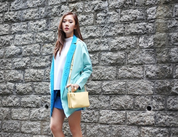 Họa tiết và màu sắc mùa xuân ngập tràn street style châu Á