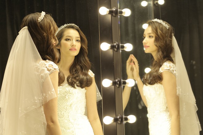 Tiết lộ về chiếc váy cưới đính 10.000 viên pha lê của Trúc Diễm