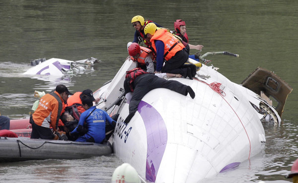 Máy bay TransAsia gặp nạn: 22 người thiệt mạng