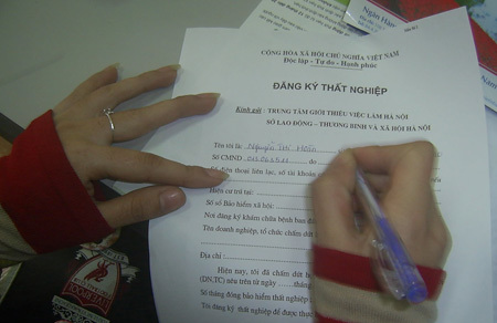 Nghỉ việc đi nước ngoài định cư có được lĩnh bảo hiểm thất nghiệp?