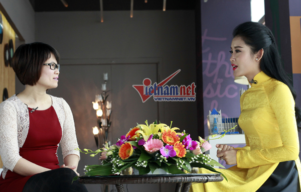 Á hậu Huyền My kể về lần đầu đi máy bay