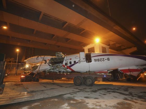 Động cơ máy bay TransAsia ngừng hoạt động trước khi rơi