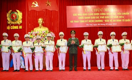 Bộ Công an chúc mừng các GS, PGS ngành công an