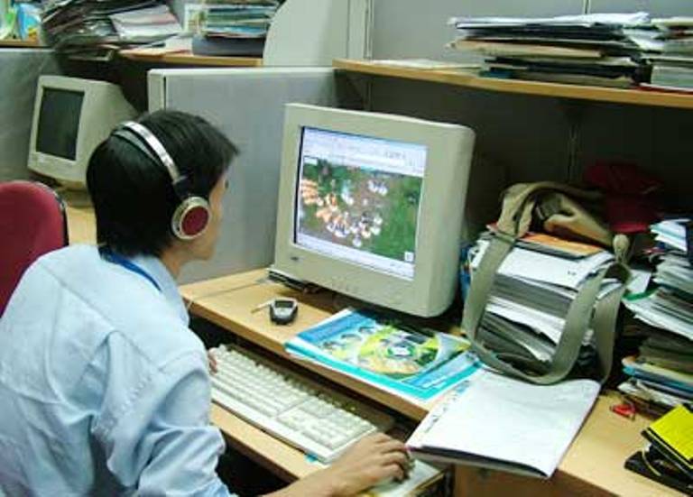 Muốn ly hôn chồng nói dối, nghiện game dù đã mang thai 5 tuần