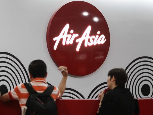 Máy bay AirAsia bay vòng tròn suốt vài giờ