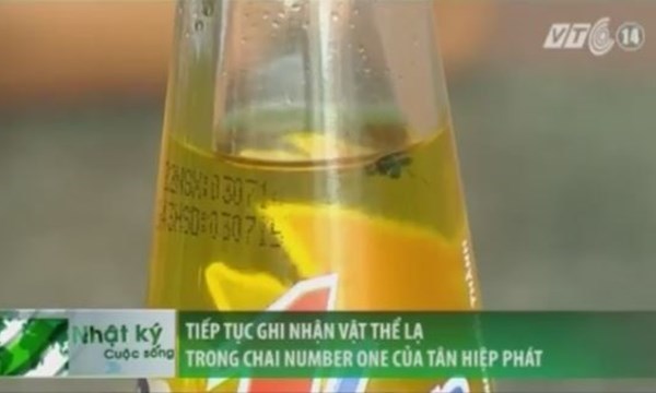 Thêm một chai Number One của Tân Hiệp Phát chứa vật thể lạ?