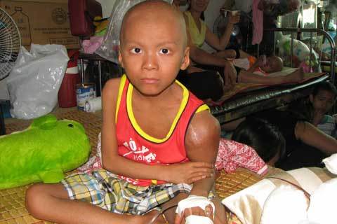 Con bệnh còn chưa tiền thuốc làm gì có Tết