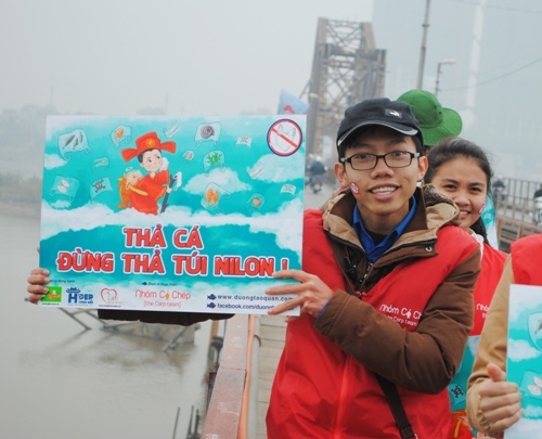 Sinh viên xếp hàng dọc 
