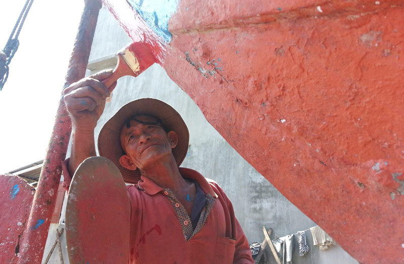 Cuối năm 'thay áo mới' cho tàu sẵn sàng ra khơi