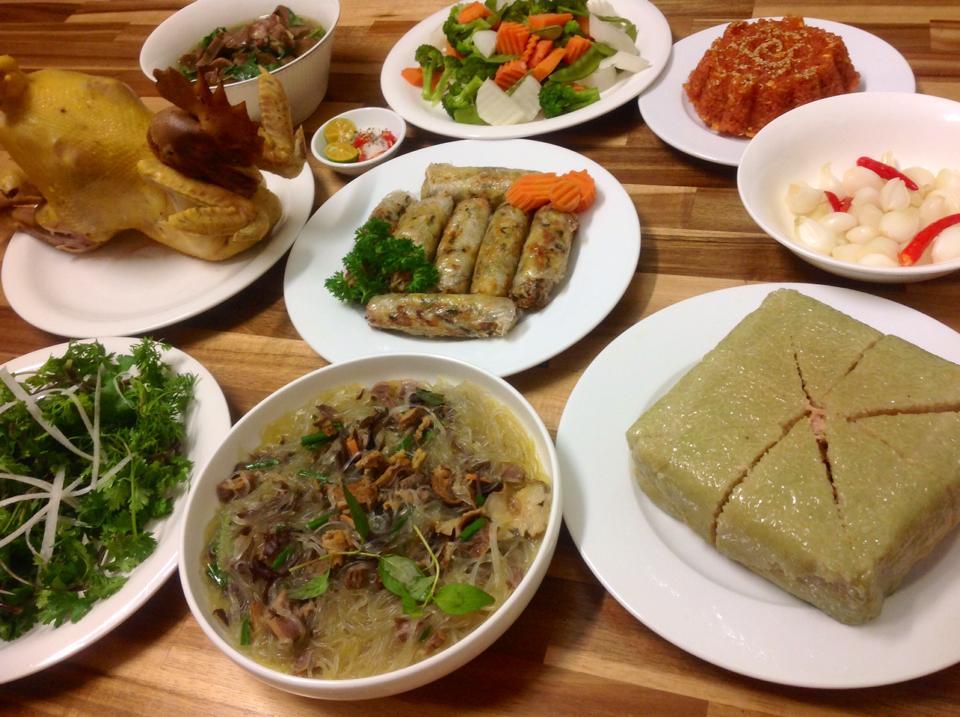 Mâm cỗ ông Công ông Táo đủ sắc màu ở bếp các bà nội trợ đảm