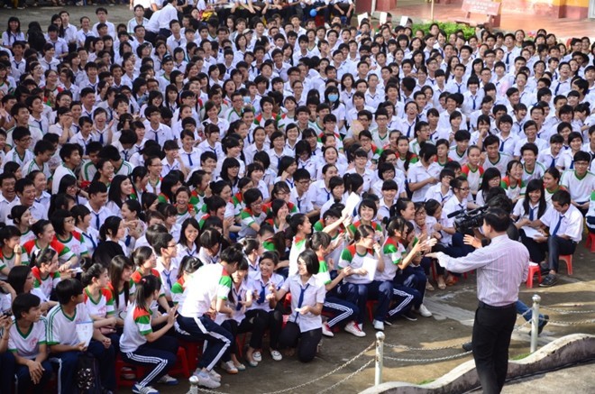 'Bổng lộc' chốn học đường, nên hay không?
