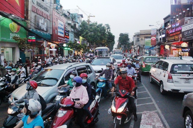 Hình ảnh 'phát sợ' về giao thông ở Sài Gòn cuối năm