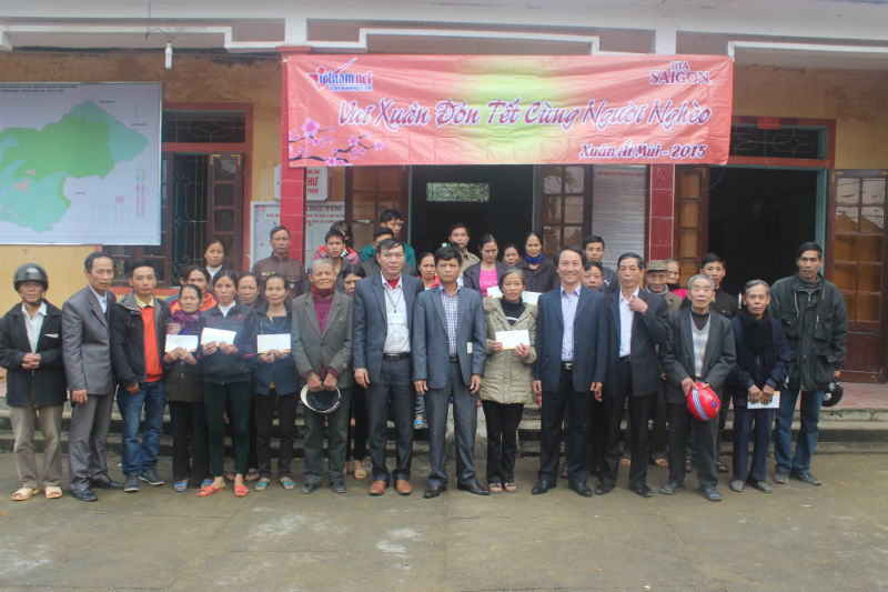 Trao quà Tết cho người nghèo Hà Tĩnh, Nghệ An, Thanh Hóa