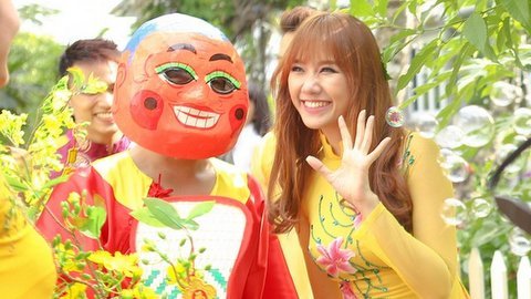 Hari Won kể về lần đầu ăn Tết choáng ngợp ở Việt Nam