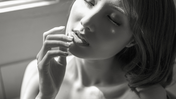 Diễm My 9x gợi cảm hóa mỹ nhân '50 sắc thái'