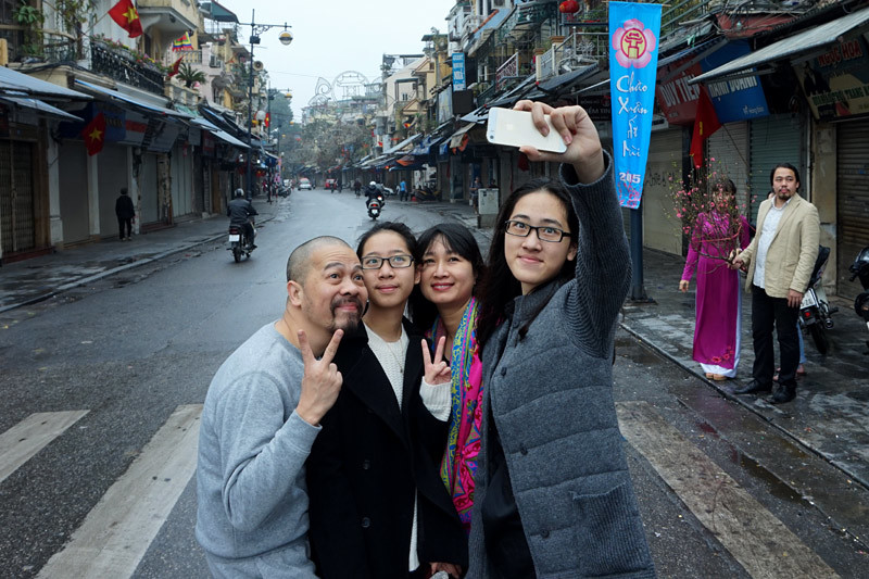 Sáng đầu năm, dân Hà Thành đua nhau