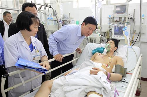Bộ trưởng GTVT thăm bệnh viện Việt Đức