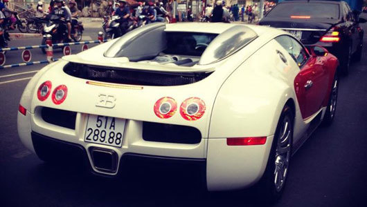 Thiếu gia Minh nhựa đắp chiếu siêu xe Bugatti Veyron triệu đô