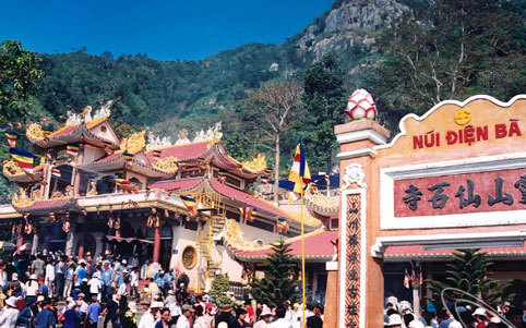 lễ hội, mùa xuân, Chùa Hương, Hội Lim, bà Chúa Kho, đền Trần, xin ấn