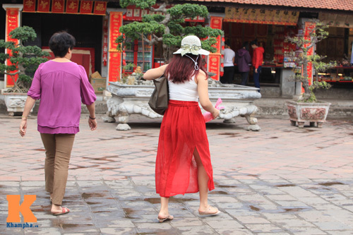 Bộ Đi Chùa Lụa Đỏ Khóa Sau Lưng Dễ Mặc | Shopee Việt Nam