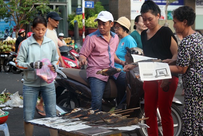 Cá lóc nướng, vàng…“đắt khách”ngày vía thần tài