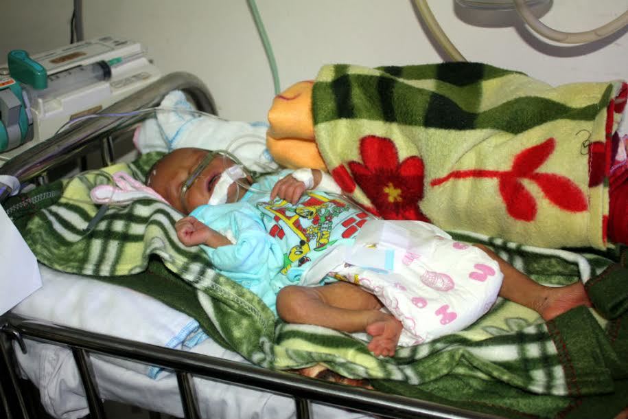 “Đẻ rơi” thai nhi 7 tháng tuổi trong nhà vệ sinh