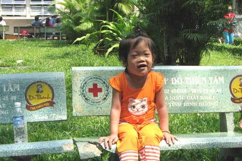 Một mình con chơi vơi chống chọi ung thư