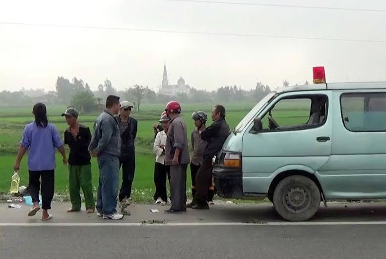 Phát hiện thi thể đàn ông biến dạng ven đường