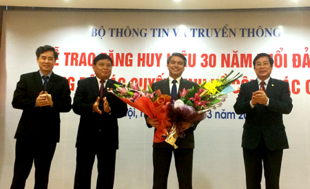 Ông Trần Mạnh Hùng tạm kiêm phụ trách chức vụ Chủ tịch HĐTV VNPT