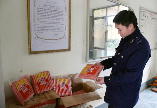 Bắt giữ 400kg xúc xích Trung Quốc nhập lậu
